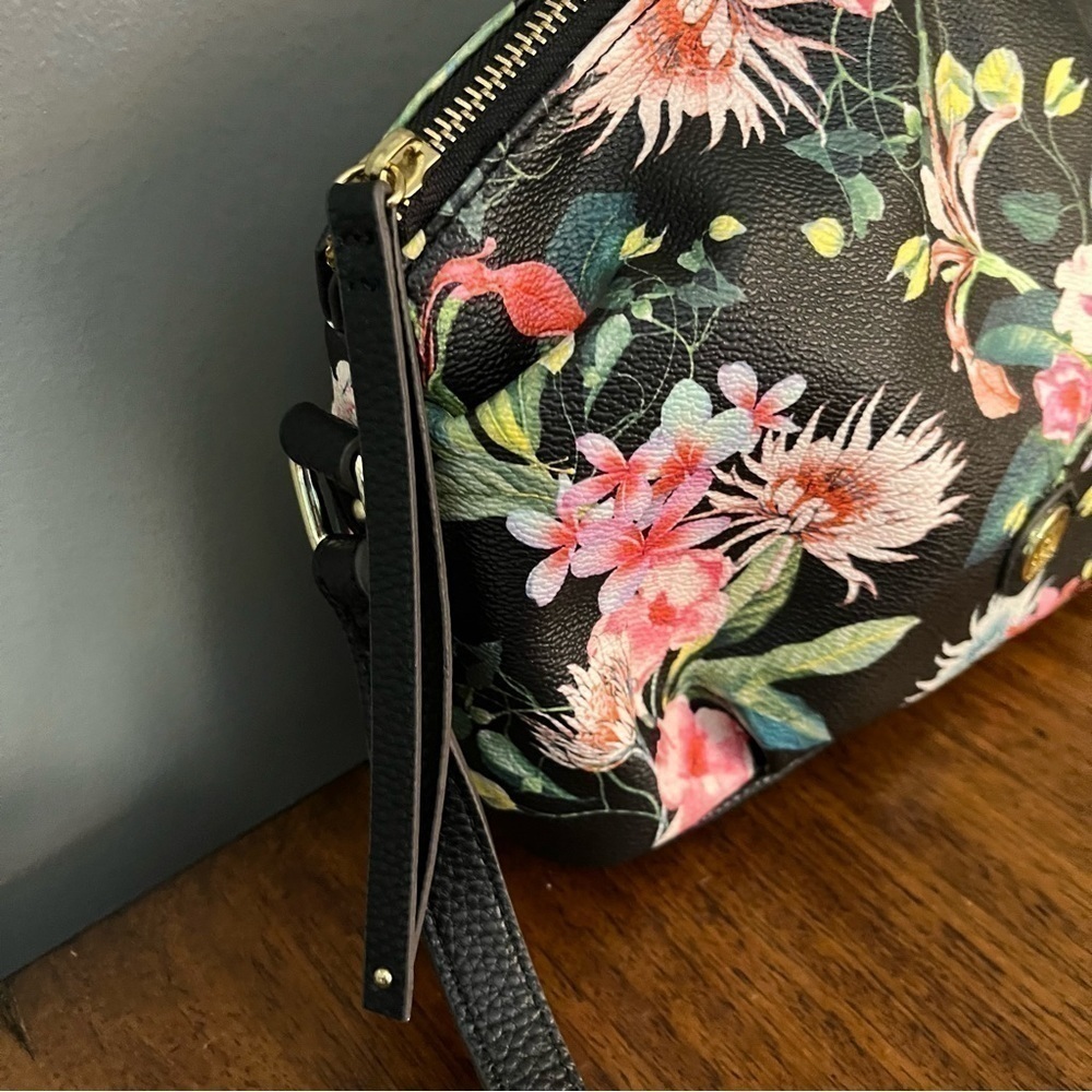 Vintage Liz Claiborne Women's
Harper Shoulder Tropical Classy purse. - Picture 7 of 14